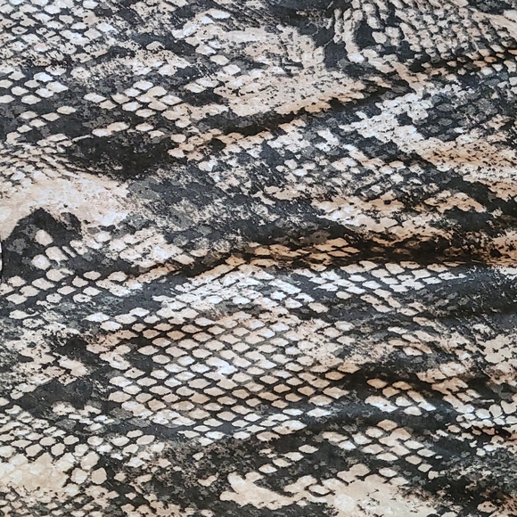 Lularoe Perfect Tank Snake print Size SMALL - Picture 2 of 7
